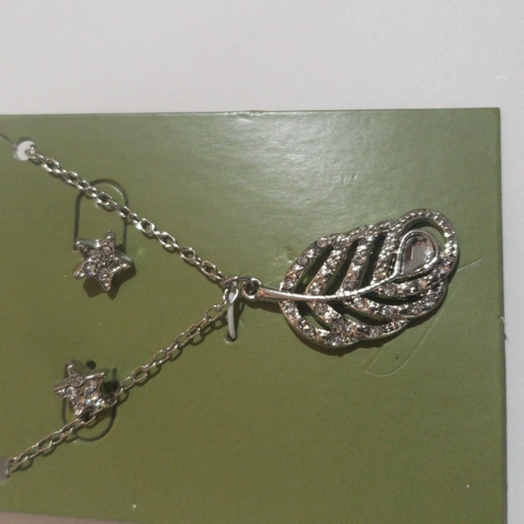 Silver Leaf Pendant Necklace & Starburst Earrings – Elegant Women's Jewelry set - Picture 4 of 10